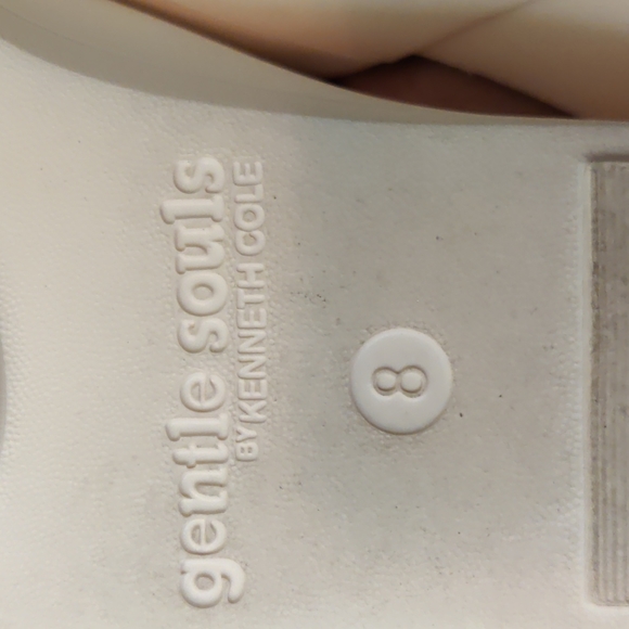 Gentle Souls by Kenneth Cole Women's Gisele Eva Wedge Sandal Eggshell Size 8 - Picture 3 of 9